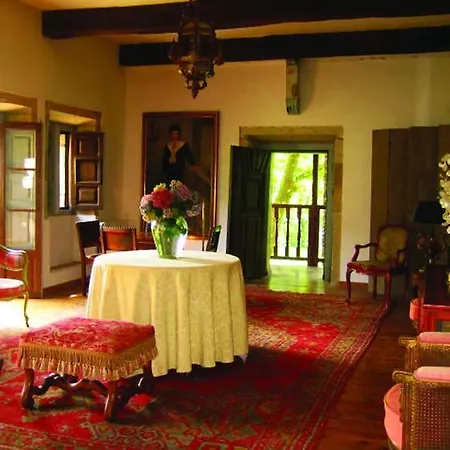 Palacio De Hualle Treceno