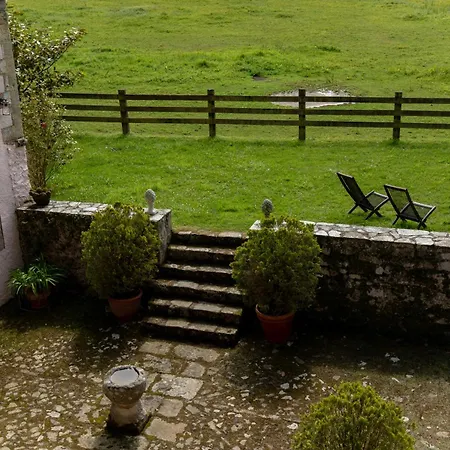 Palacio De Hualle * Тресеньо