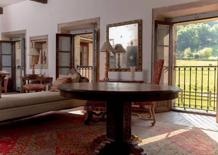 Palacio De Hualle * Treceno