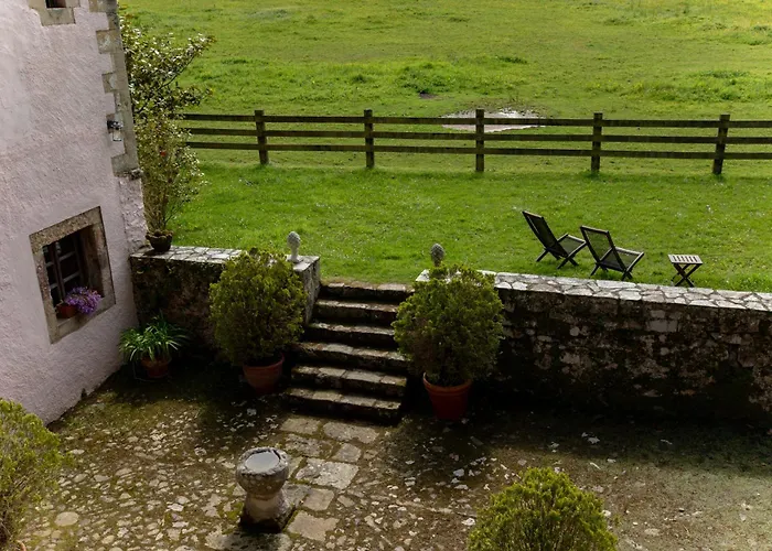 Palacio De Hualle * Treceno