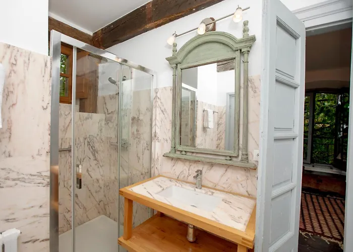 Palacio De Hualle * Treceno