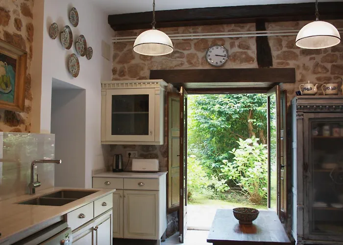 Palacio De Hualle * Treceno